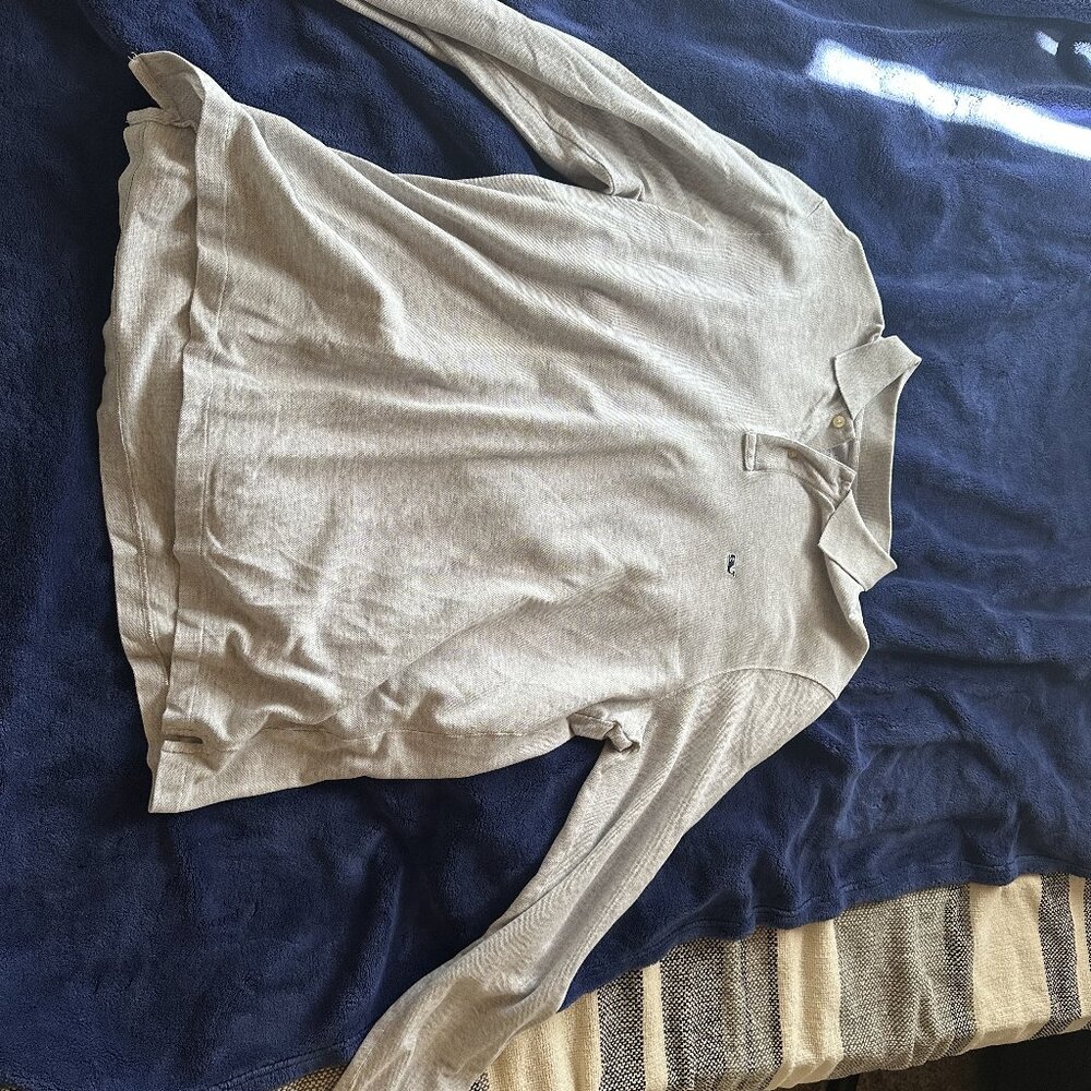 Gray Vineyard Vine Long Sleeve Collard (Gray)
